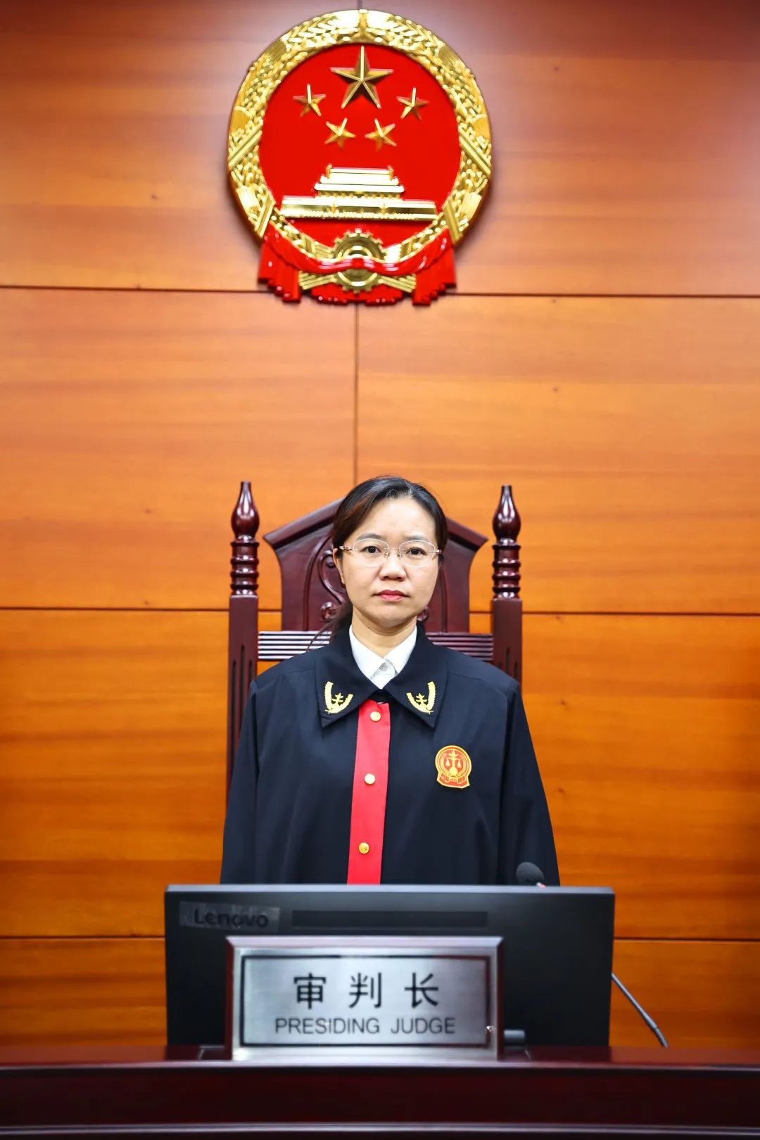 天津日报守护正义的天平记天津市第二中级人民法院三级高级法官夏维娜