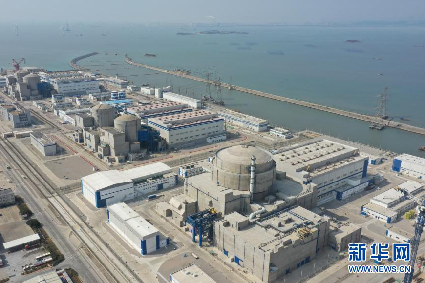 1月30日,工作人员在"华龙一号"核电机组福建福清核电5号机组主控室