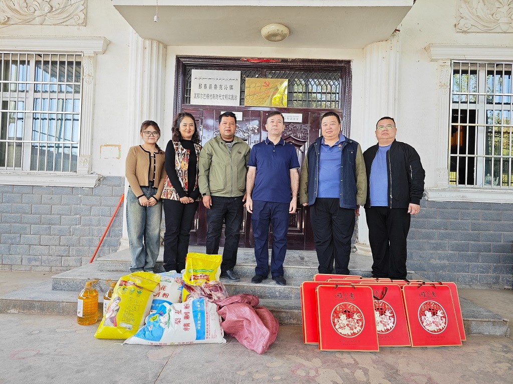 佳节送关怀 &nbsp;温情暖人心——吐鲁番市中级人民法院走访慰问“访惠聚”工作队