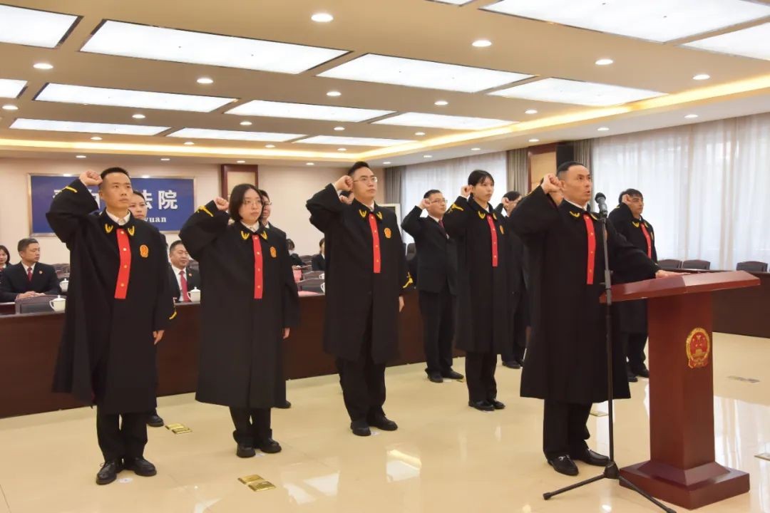青白江法院举行新任职领导干部、新入额法官、新录用公务员20..