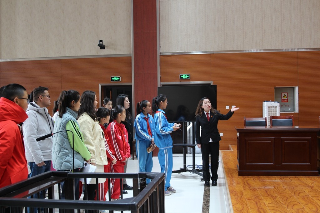 木垒县人民法院：“红领巾”走进法院 开启“阳光司法”之旅