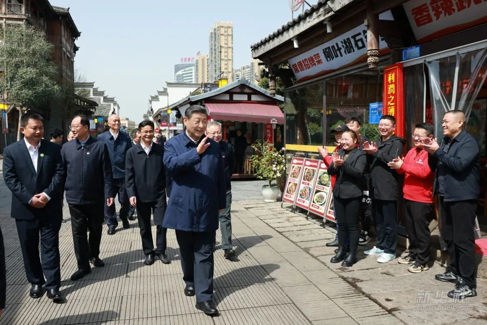 习近平在湖南常德市考察调研