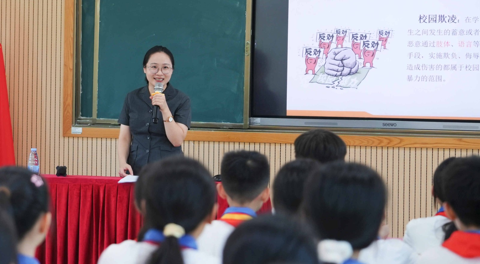 为青春护航：濠江法院上好开学法治第一课