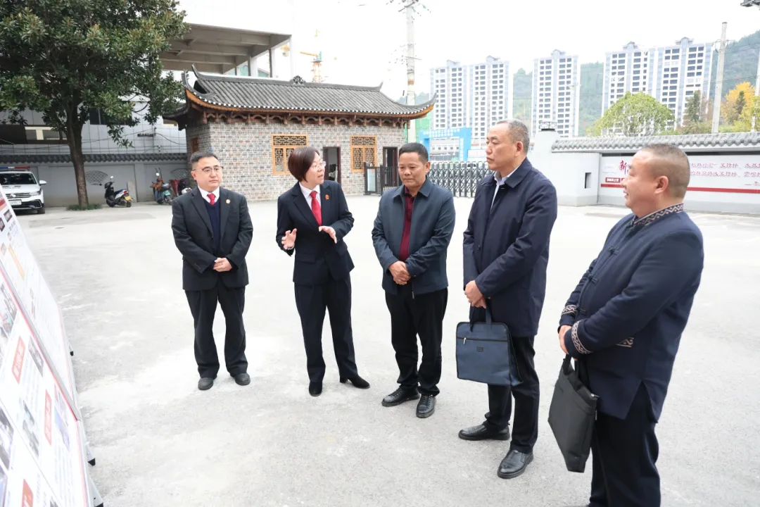 省人大代表向汉春、张小松、刘万云调研视察永顺法院芙蓉法庭