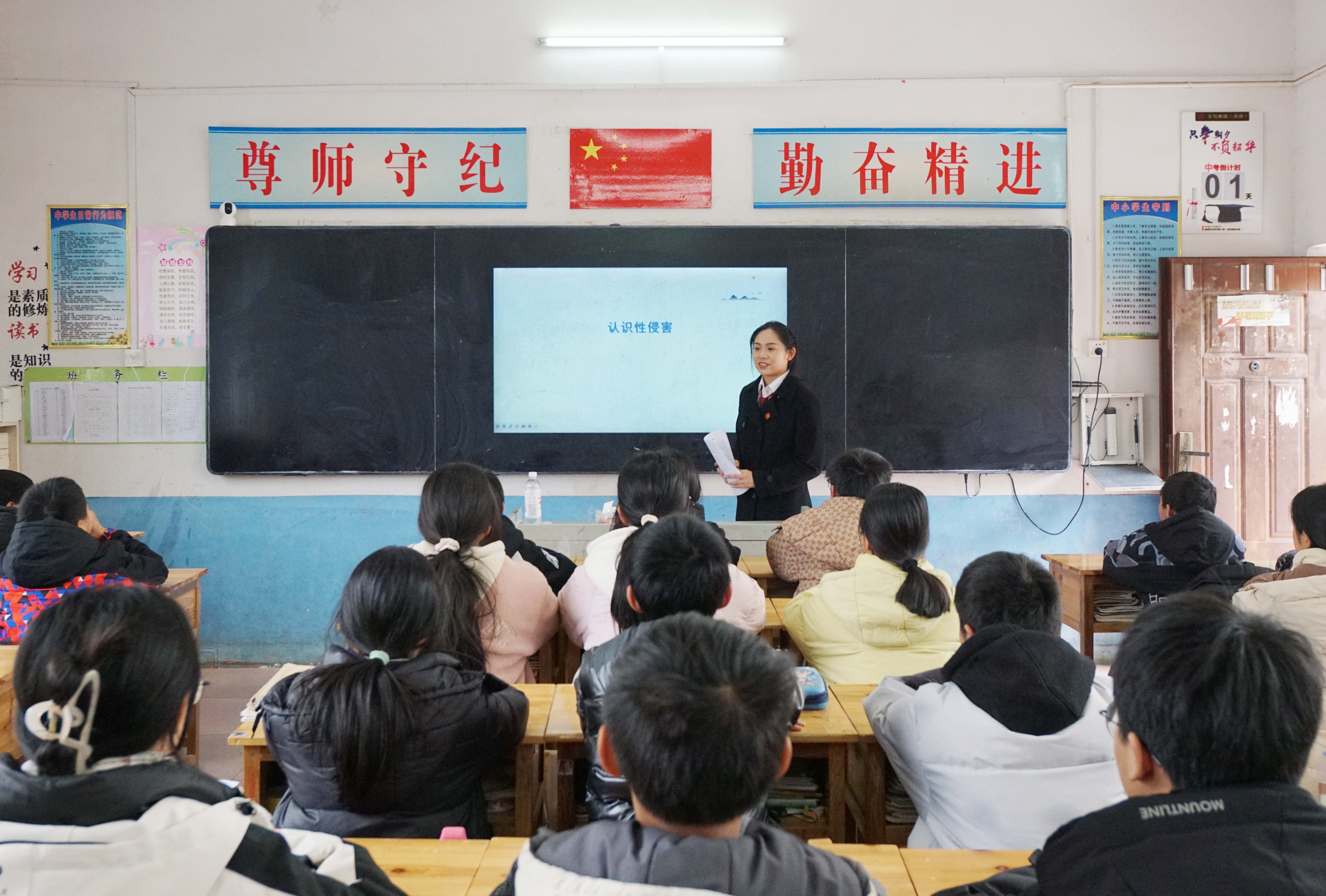 源潭中学校服图片