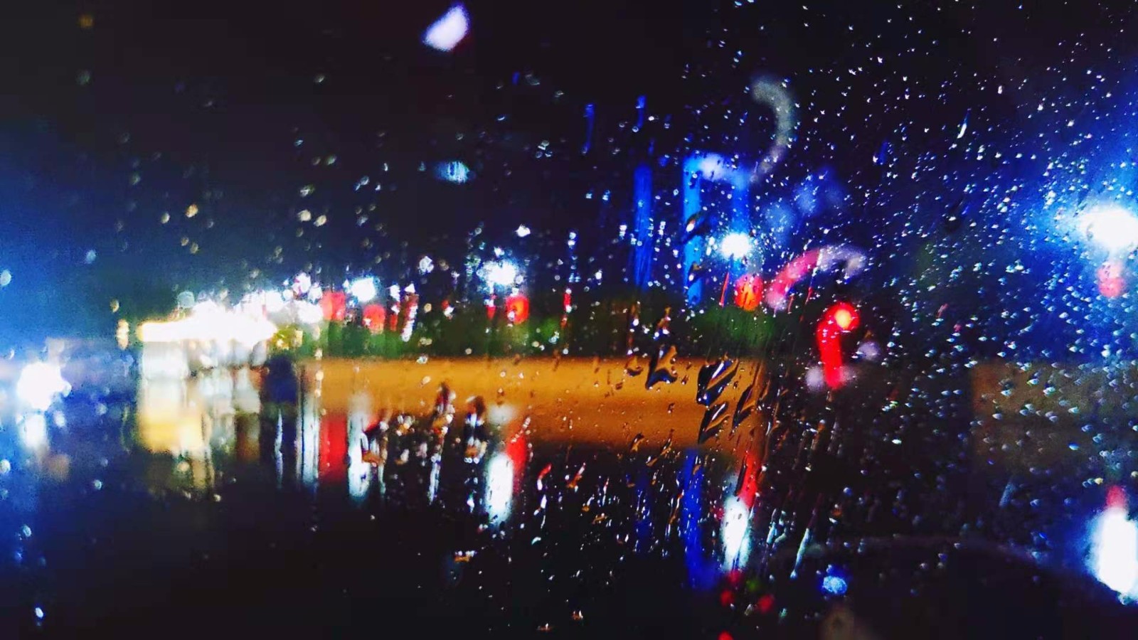 《雨夜》