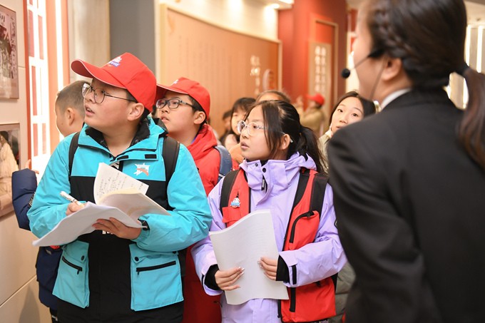 2月4日天津广播小记者团参观天津法院陈列馆