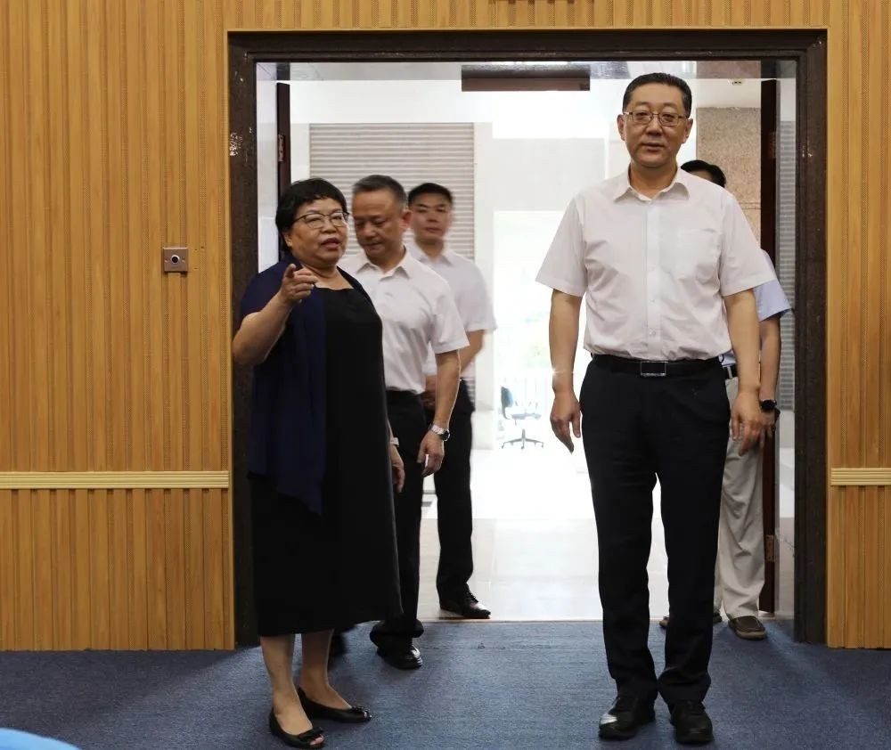 柳州市委副书记、市长张壮到市中院调研指导工作