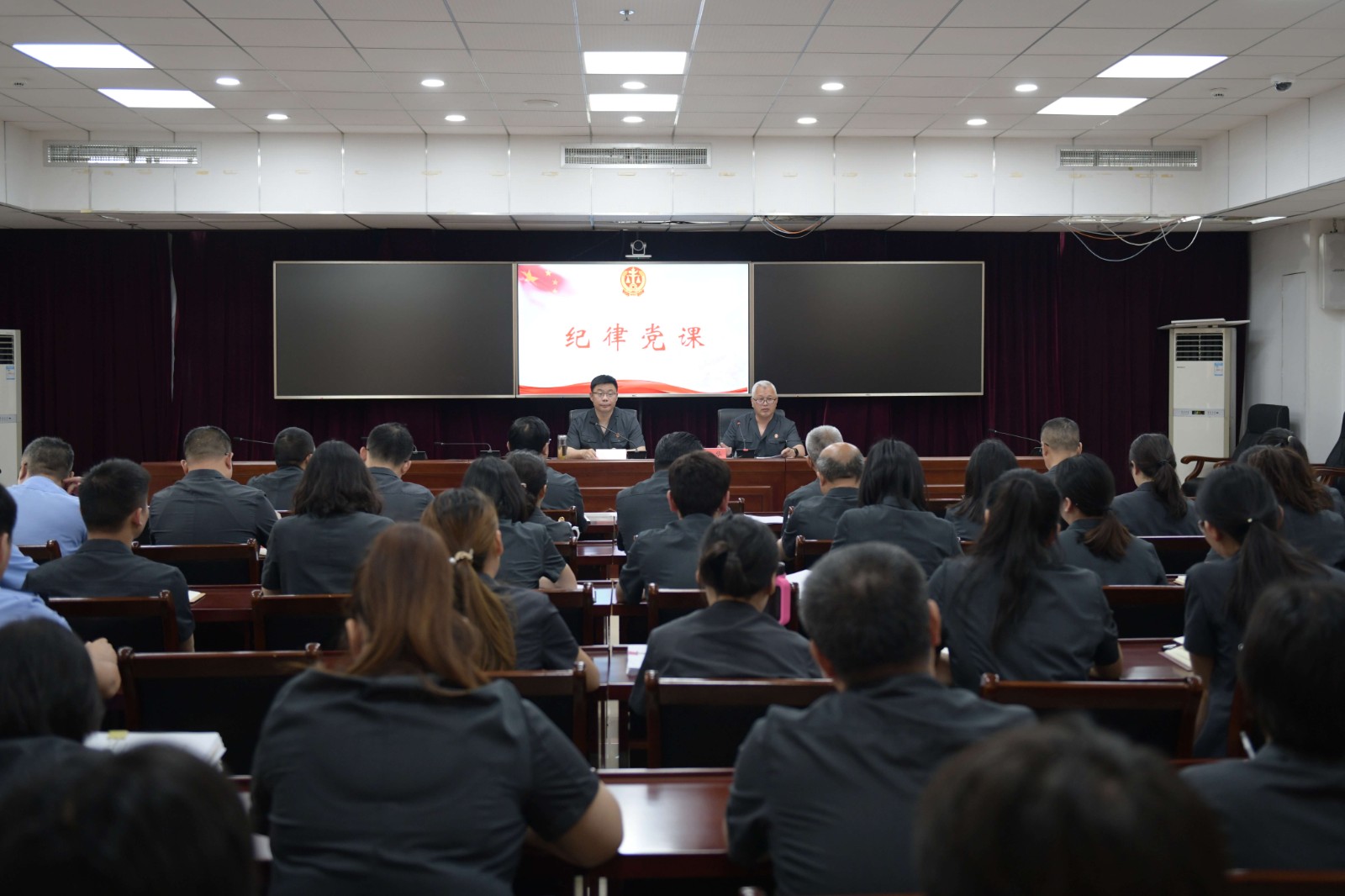 坚守“六大纪律”底线自觉  锻造忠诚干净担当法院铁军——高港法院党组书记讲授专..