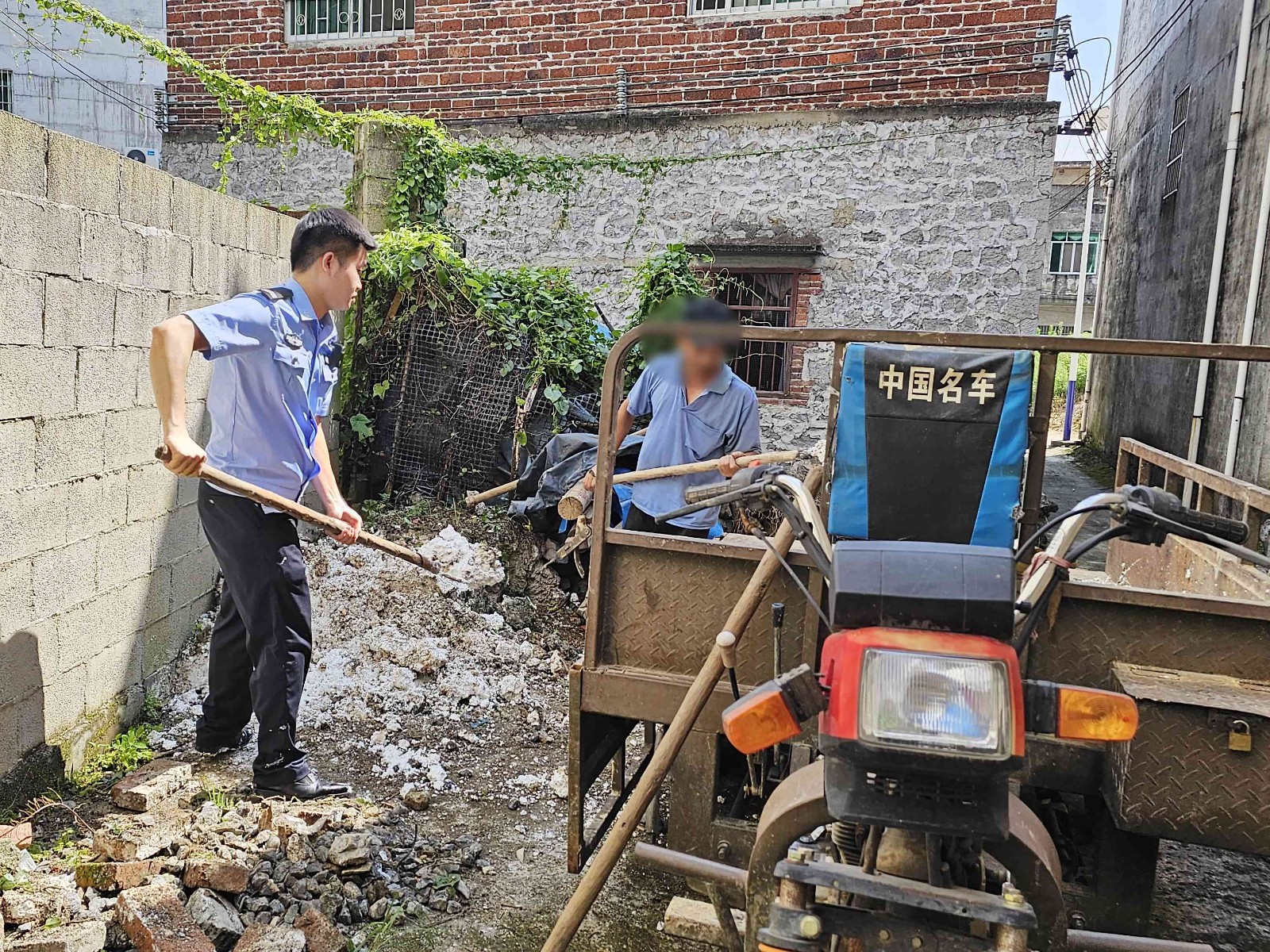 柔性执行解民意 小巷风波终平息