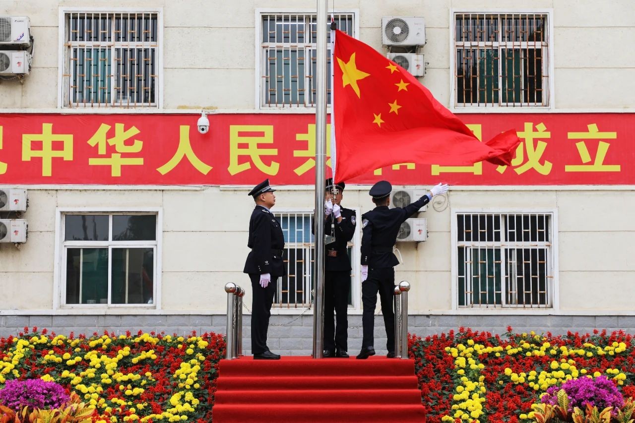 祝福祖国！太铁中院隆重举行升国旗仪式